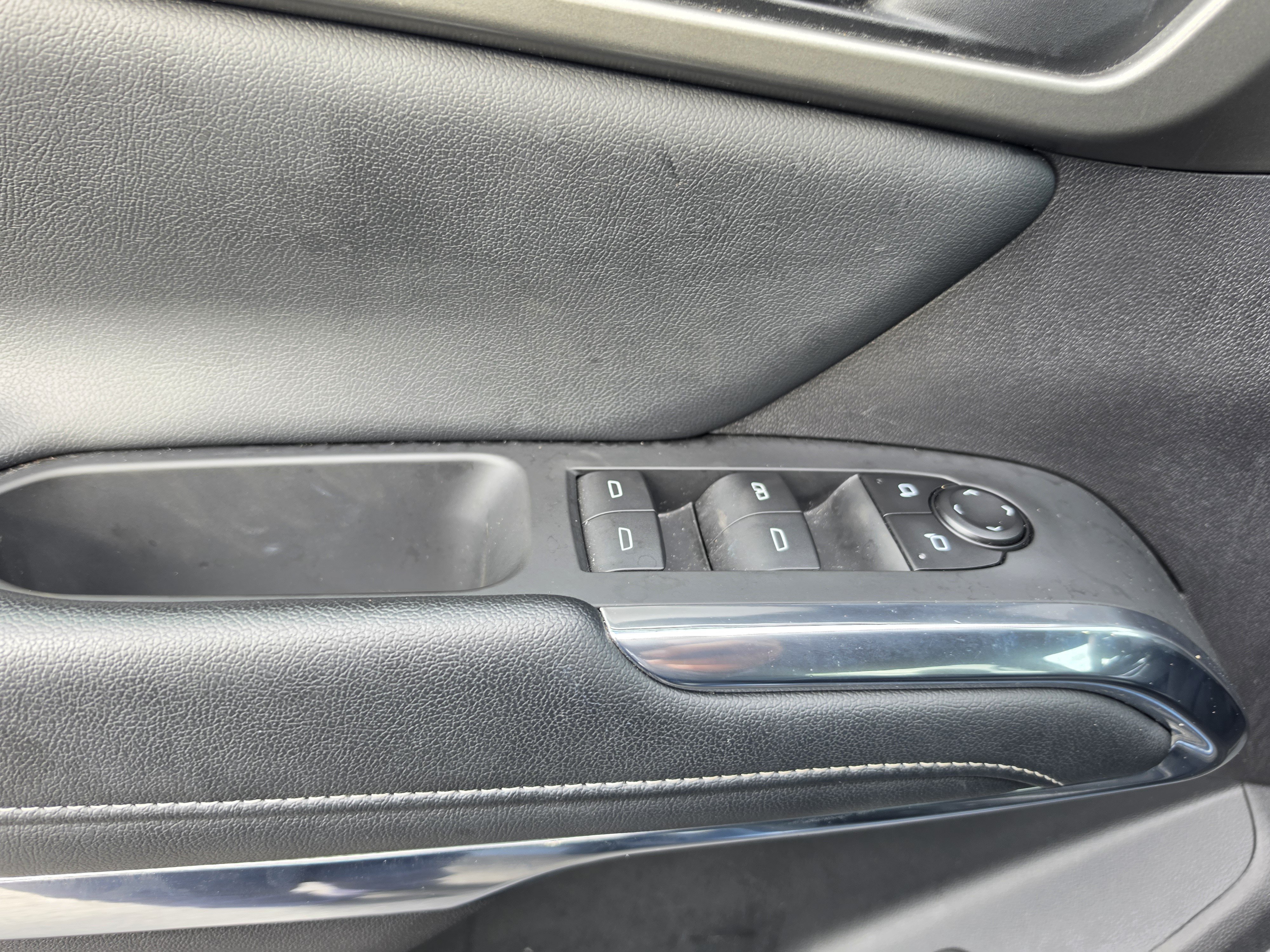 Certified 2025 Chevrolet Traverse LT FWD image 19