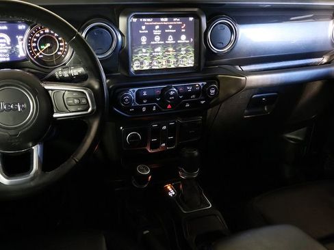 Used 2022 Jeep Wrangler Unlimited Sahara AWD/4WD image 18