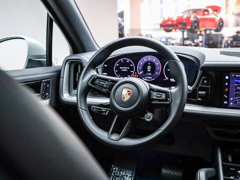 Used 2025 Porsche Cayenne E-Hybrid image 20