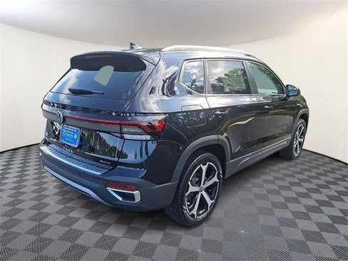 New 2025 Volkswagen Taos SEL image 6