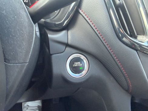 Used 2022 Chevrolet Equinox RS w/ RS Leather Package image 17