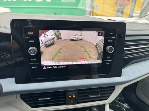 New 2025 Volkswagen Jetta SE FWD image 16