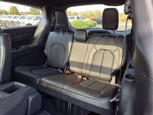New 2026 Chrysler Pacifica Select image 17