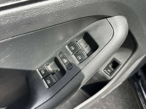 Used 2017 Volkswagen Jetta SE FWD image 14