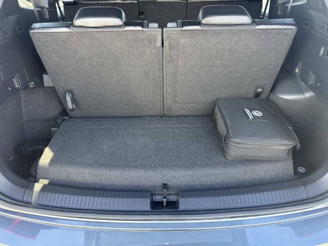 Certified 2024 Volkswagen Tiguan SE R-Line FWD image 30