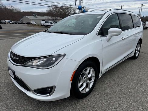 Used 2020 Chrysler Pacifica Touring-L image 1