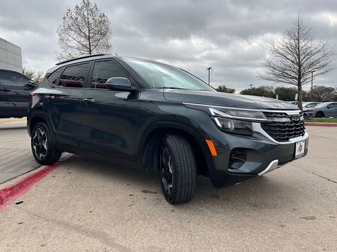 Used 2025 Kia Seltos S image 4