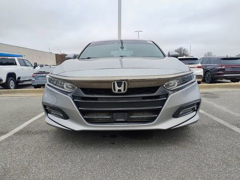 Used 2019 Honda Accord Sport image 2