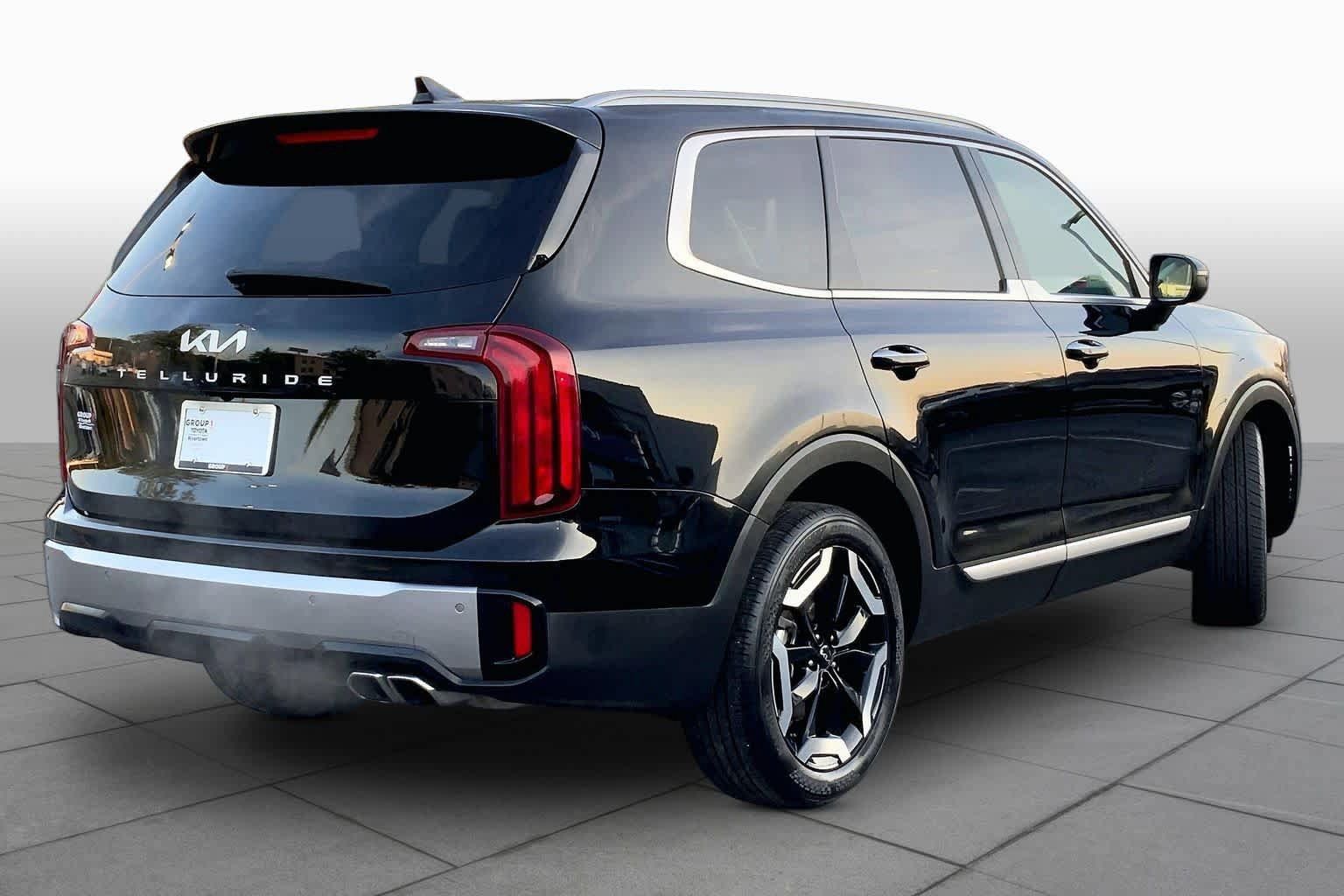 Used 2025 Kia Telluride S FWD image 11