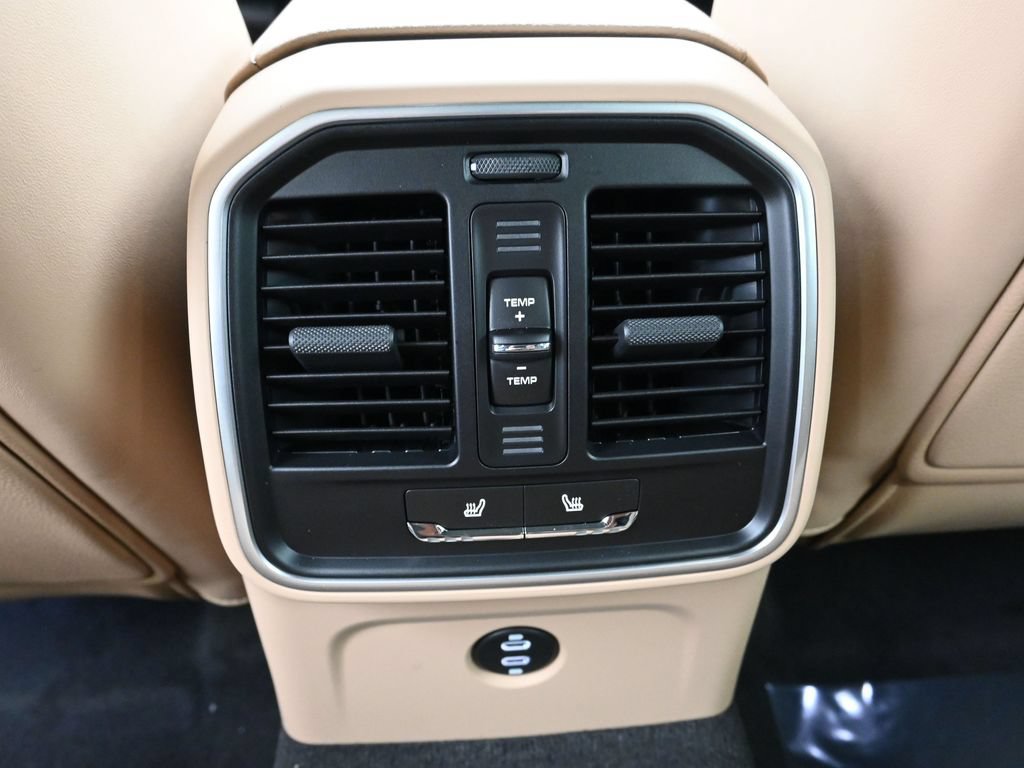 Certified 2026 Porsche Macan AWD/4WD image 18