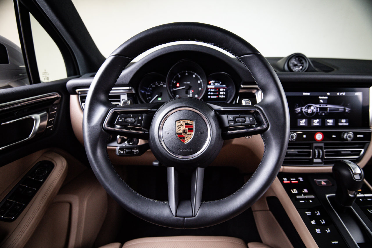 Certified 2026 Porsche Macan AWD/4WD image 26