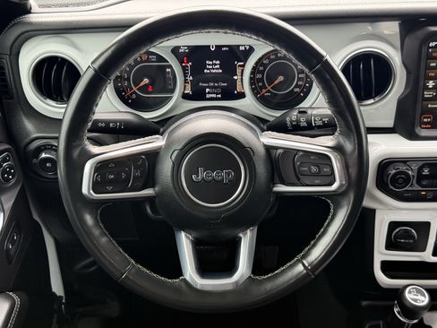 Used 2022 Jeep Wrangler Unlimited Sahara w/ Cold Weather Group AWD/4WD image 15