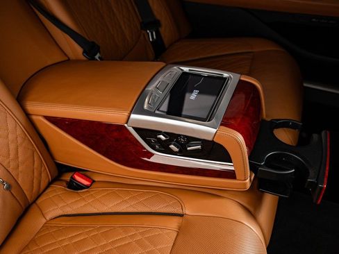 Certified 2022 BMW ALPINA B7 xDrive w/ Luxury Rear Seating Package image 50