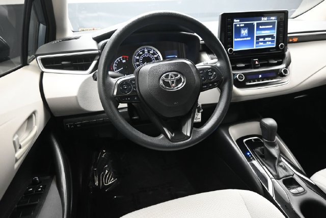 Used 2022 Toyota Corolla LE FWD image 11