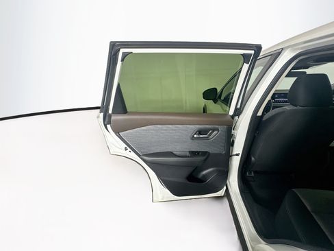 Used 2023 Nissan Rogue SV FWD image 25