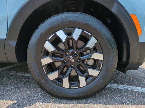 Used 2025 Hyundai Santa Cruz SE FWD image 11