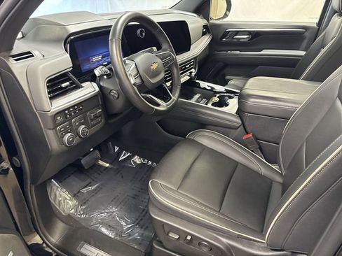 Used 2025 Chevrolet Suburban Premier AWD/4WD image 12