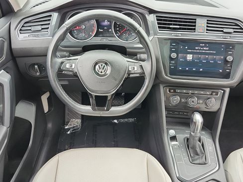 Used 2019 Volkswagen Tiguan SE w/ Panoramic Sunroof Package image 11