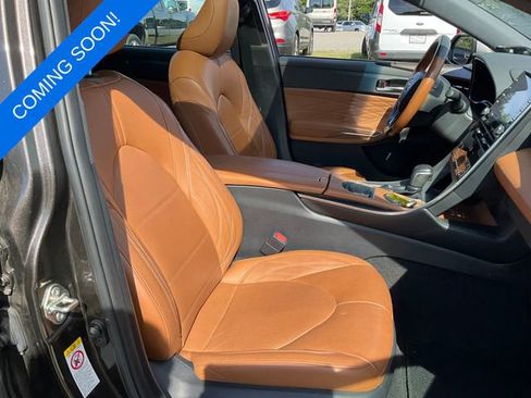 Used 2019 Toyota Avalon Limited w/ All Weather Liner Package FWD image 2