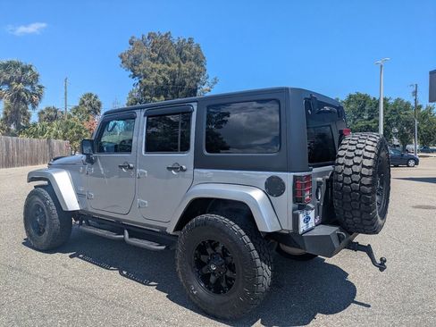 Used 2013 Jeep Wrangler Unlimited Sahara w/ Connectivity Group AWD/4WD image 8