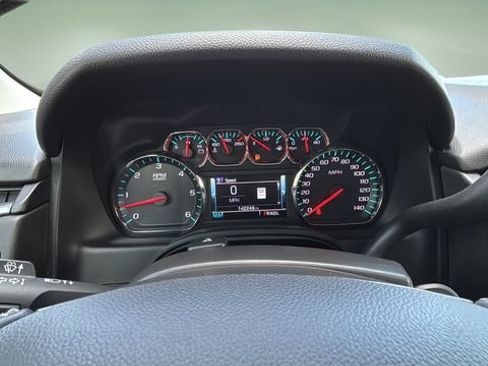 Used 2020 Chevrolet Suburban LT AWD/4WD image 15