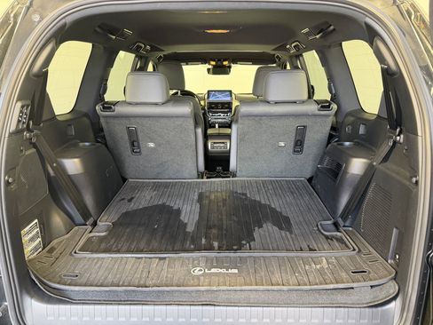 Used 2022 Lexus GX 460 Premium w/ Accessory Package image 27
