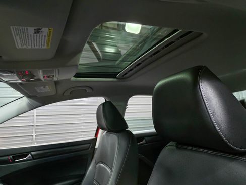 Used 2020 Volkswagen Passat 2.0T R-Line image 17