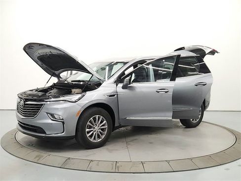 Used 2024 Buick Enclave Premium image 11