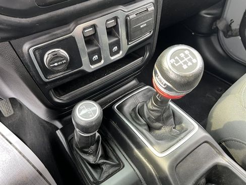 Used 2019 Jeep Wrangler Sport AWD/4WD image 25