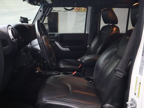 Used 2017 Jeep Wrangler Unlimited Sahara w/ Connectivity Group AWD/4WD image 17