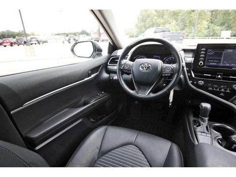 Used 2023 Toyota Camry SE FWD image 6