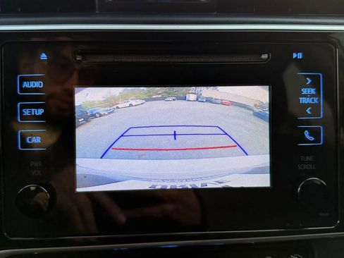 Used 2018 Toyota Corolla LE image 17