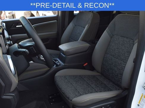 Certified 2024 Chevrolet Colorado ZR2 w/ Technology Package AWD/4WD image 15