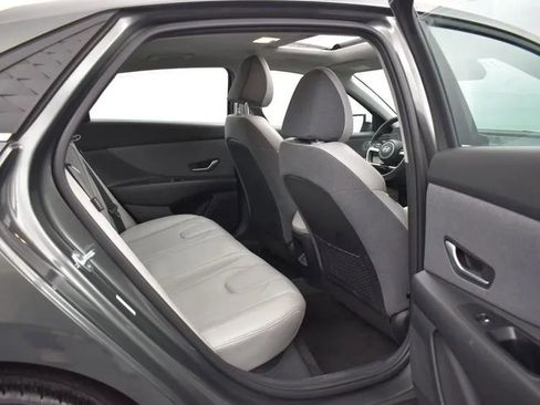 Used 2025 Hyundai Elantra Limited image 17