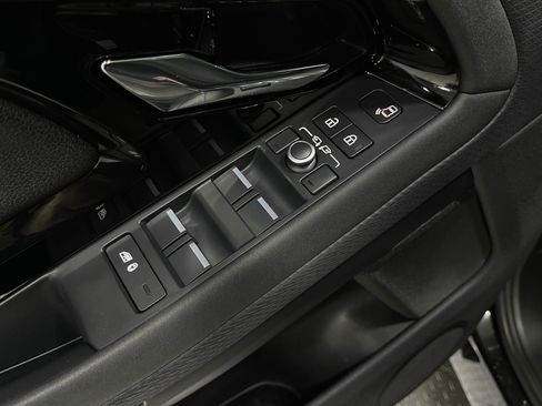 Used 2021 Land Rover Range Rover Evoque R-Dynamic S image 16