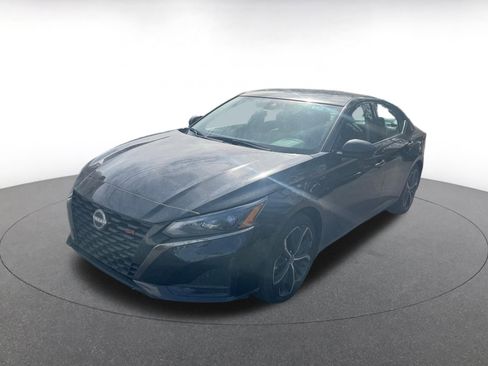 Used 2025 Nissan Altima 2.5 SR image 10