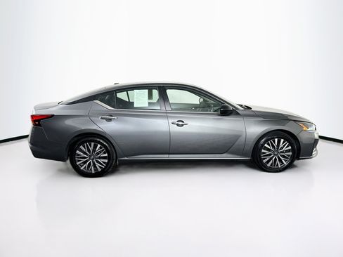 Used 2025 Nissan Altima 2.5 SV FWD image 10