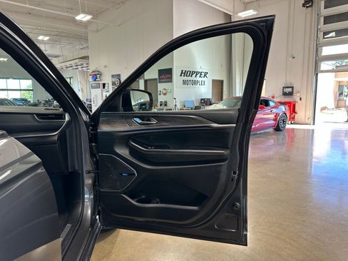 Used 2021 Jeep Grand Cherokee L Overland w/ Luxury Tech Group IV image 48