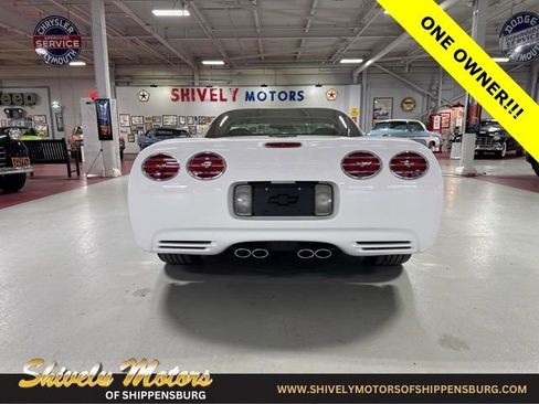 Used 2004 Chevrolet Corvette Coupe w/ Roof Package image 4