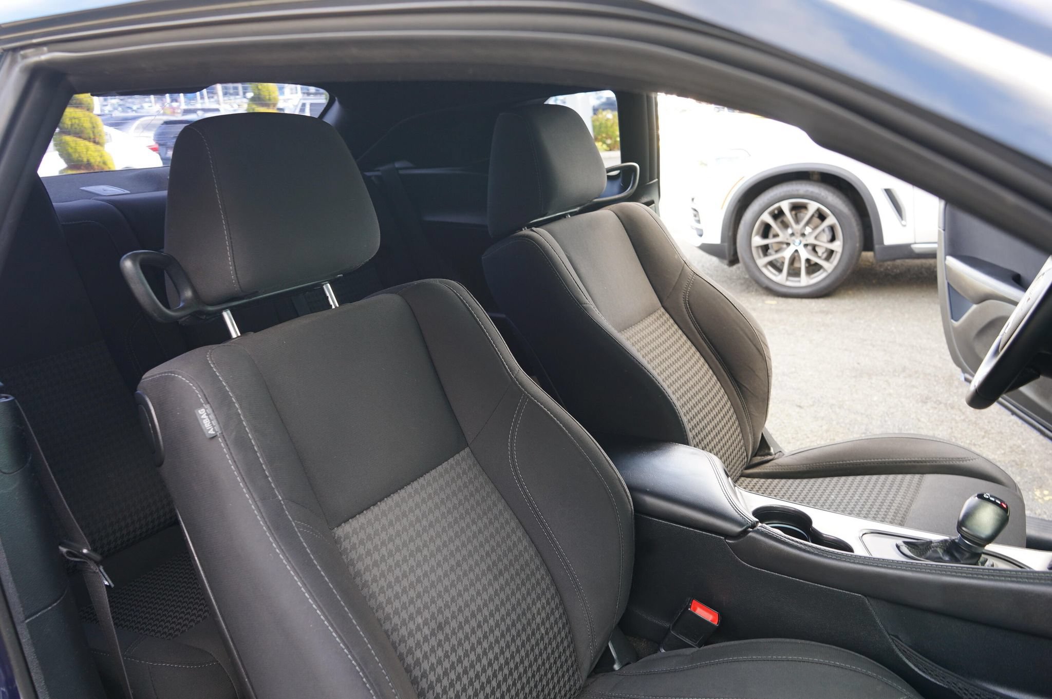 Used 2015 Dodge Challenger SXT w/ Driver Convenience Group RWD image 18