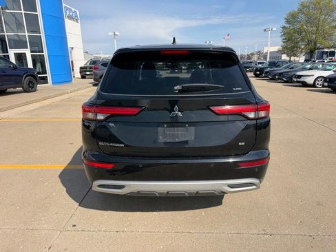 Used 2024 Mitsubishi Outlander SE AWD/4WD image 3