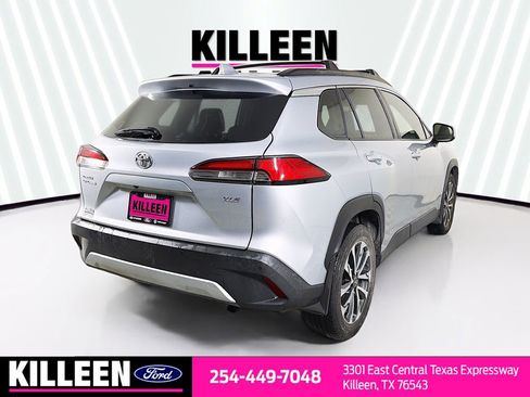 Used 2022 Toyota Corolla Cross XLE image 8