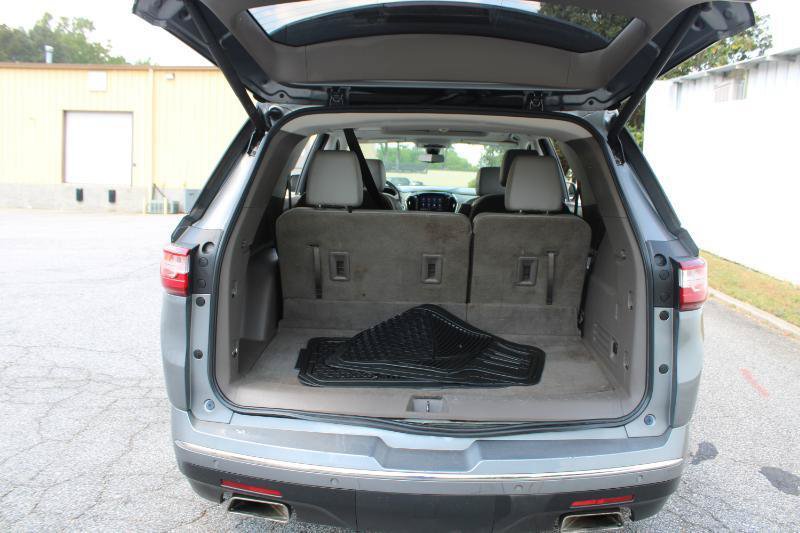Used 2021 Chevrolet Traverse Premier FWD image 14