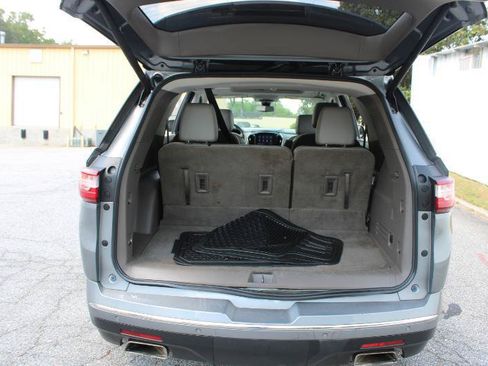 Used 2021 Chevrolet Traverse Premier FWD image 14
