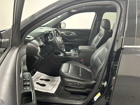 Used 2022 Chevrolet Traverse LT w/ LT Premium Package AWD/4WD image 9