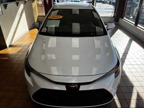 Used 2022 Toyota Corolla LE FWD image 6