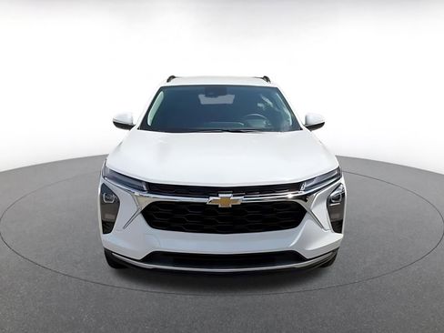 Used 2025 Chevrolet Trax LT FWD image 5