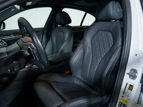 Used 2023 BMW 530i xDrive w/ Convenience Package image 11