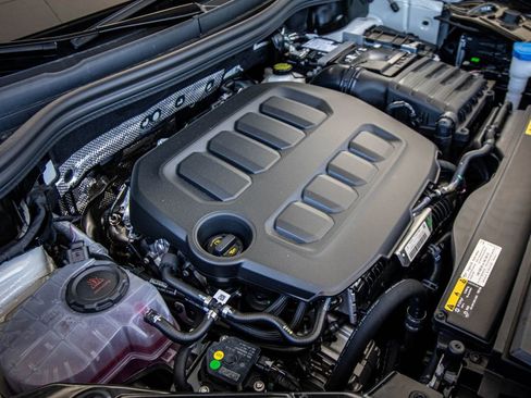 New 2026 Volkswagen Tiguan SE R-Line FWD image 10