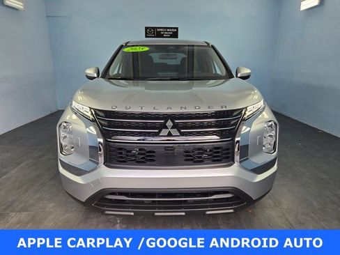 Used 2025 Mitsubishi Outlander ES image 3
